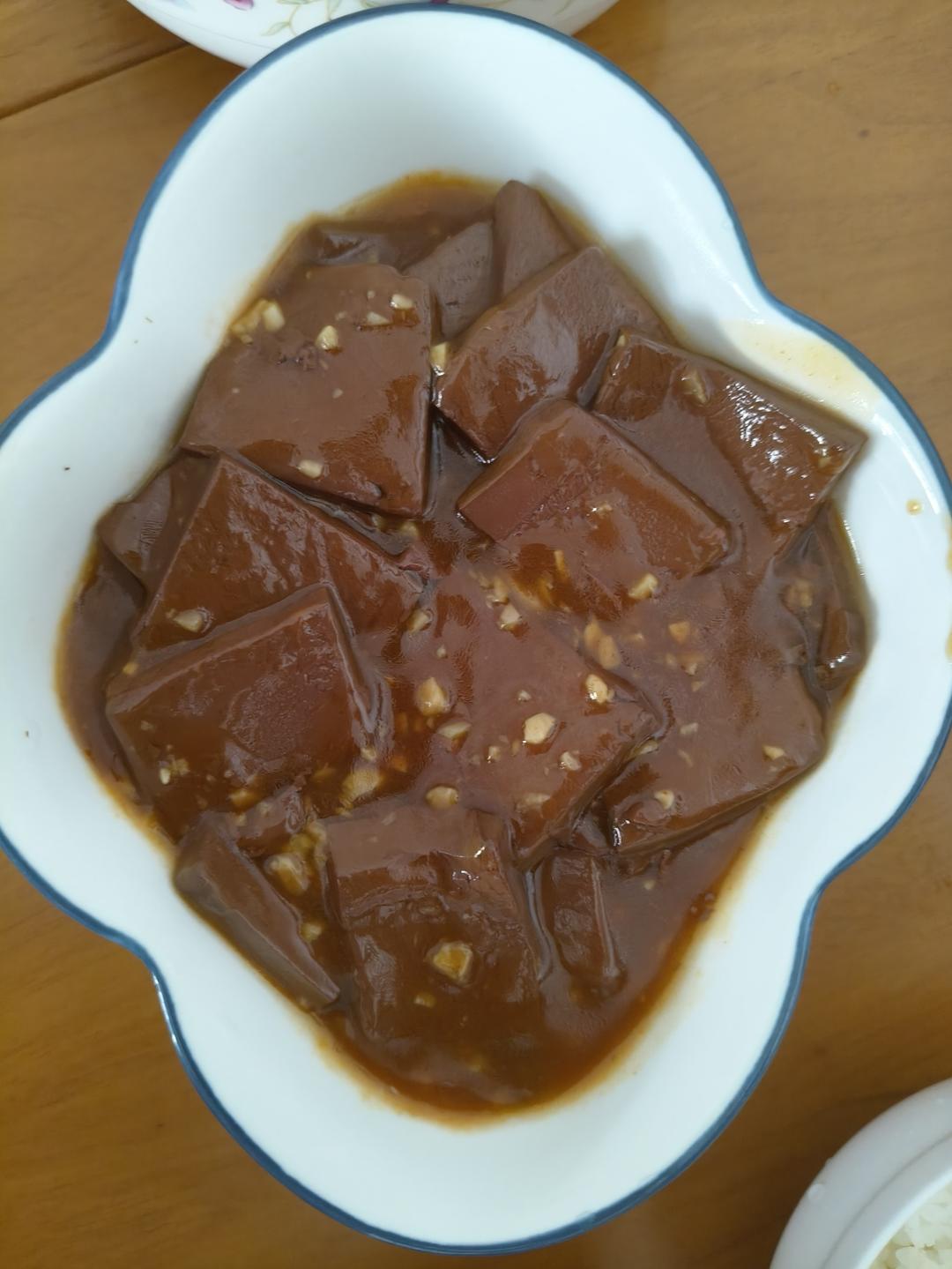 “葱爆鸭血”老公夸葱油裹着鸭血真的太香了！连葱都吃的一干二净哈哈