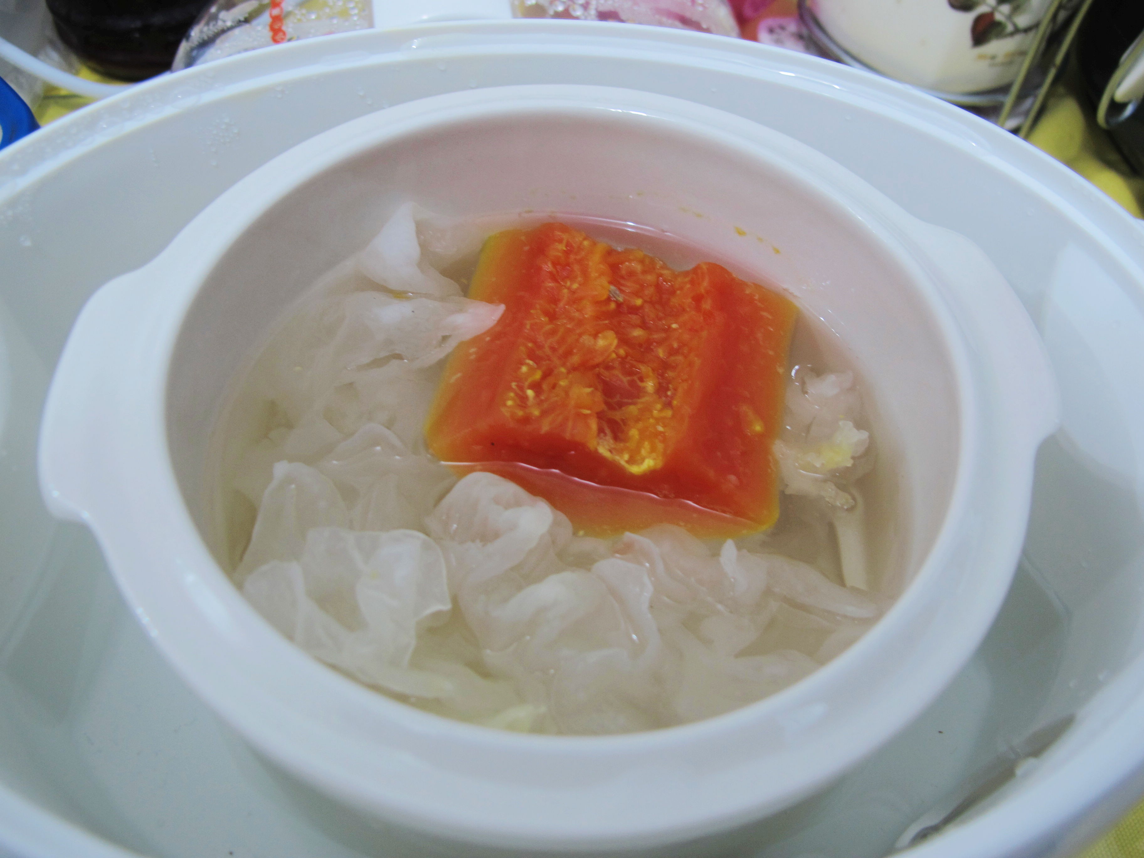 炖木瓜雪耳糖水