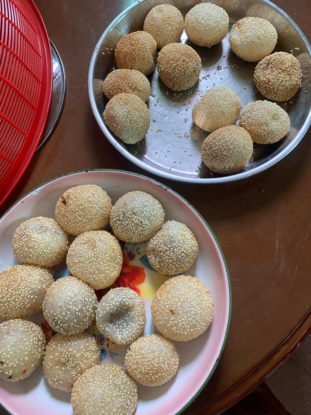 煎堆、麻团的制作方法，关键是油炸的过程，酥脆、酥软你说了算