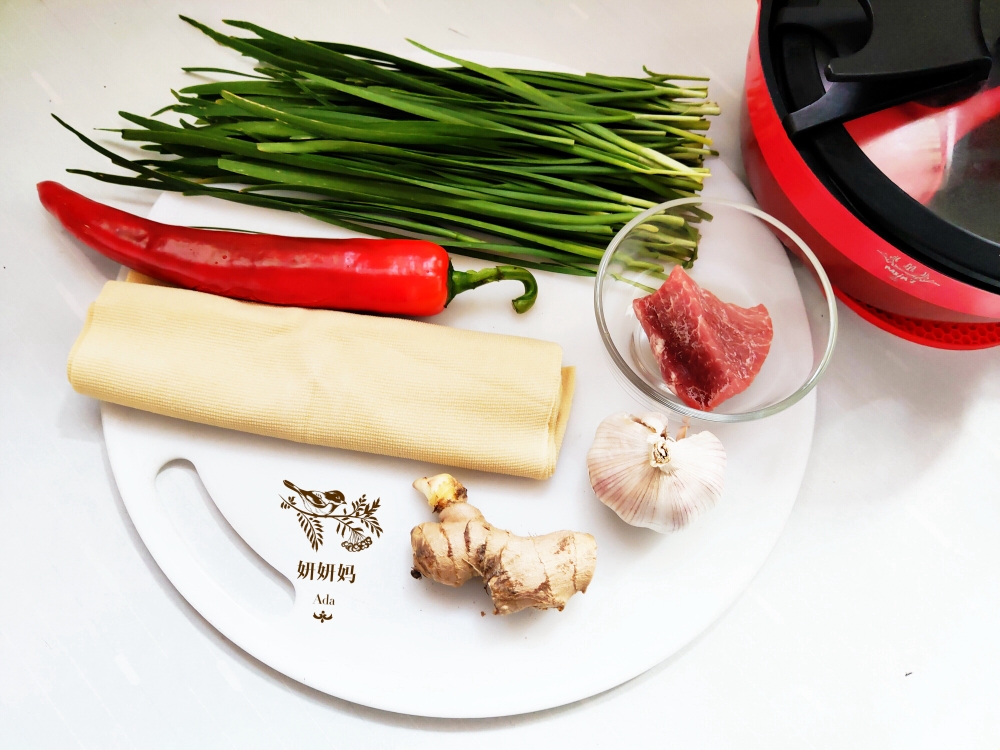 肉丝豆腐皮炒♨韭菜丨马克西姆不粘锅的做法 步骤1