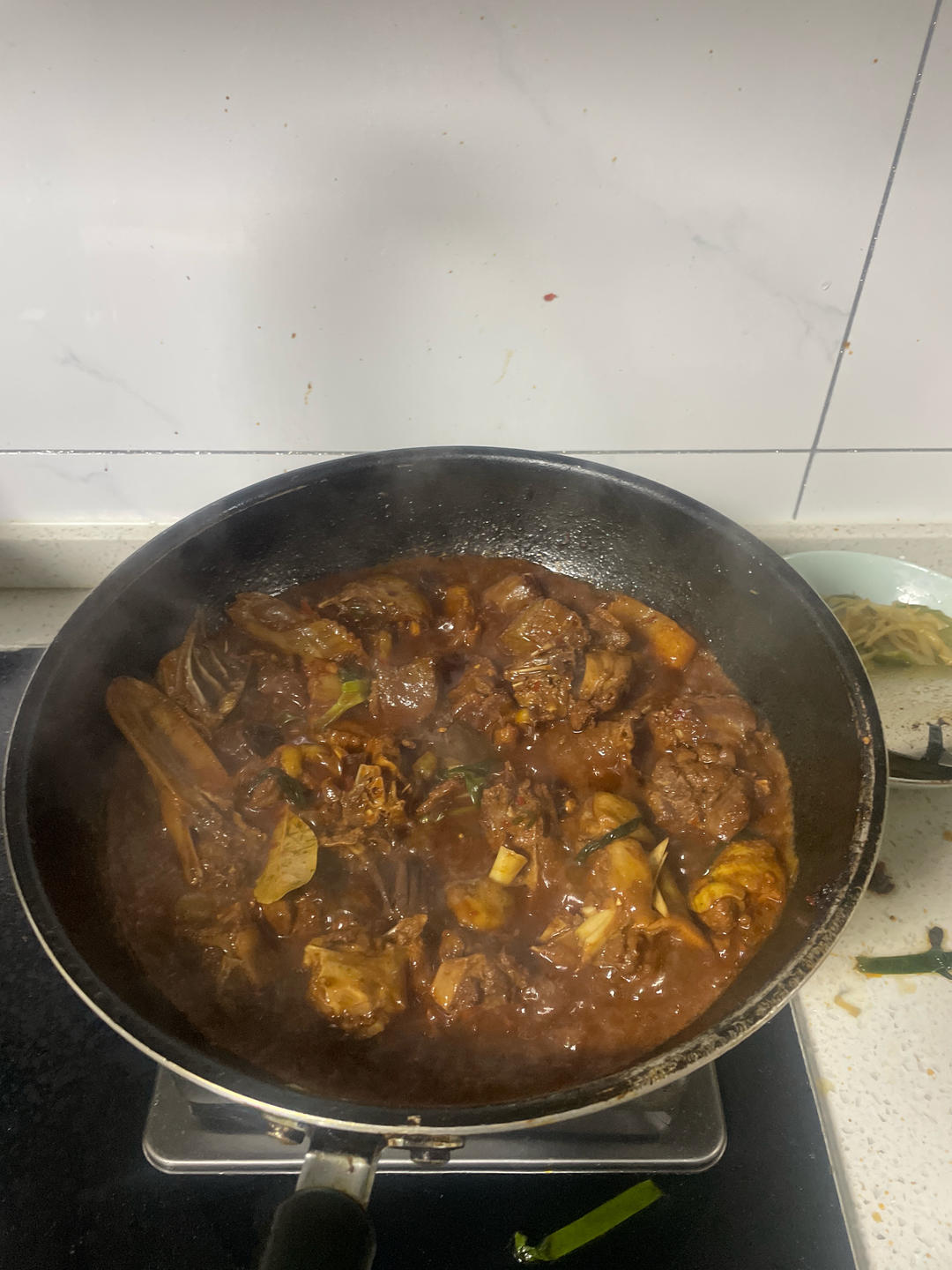 传统正宗的啤酒鸭配方和做法，鲜嫩香浓，只需炒千万不要焯水
