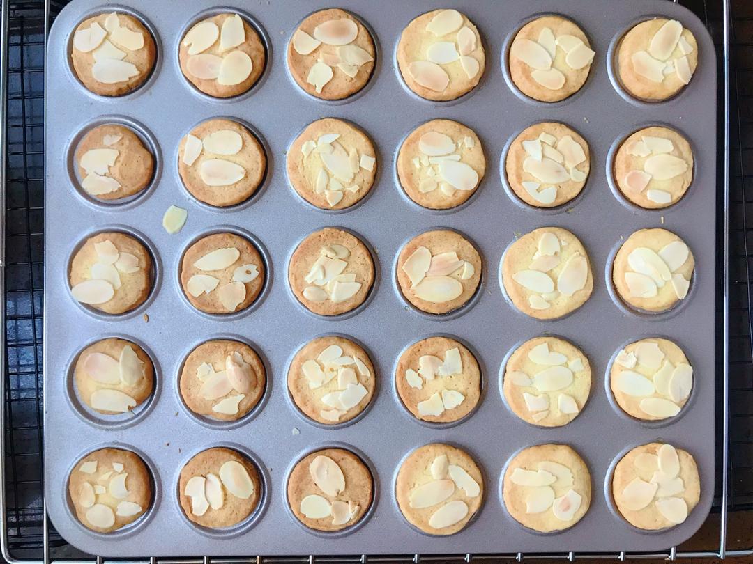 酥的掉渣的杏仁曲奇饼干