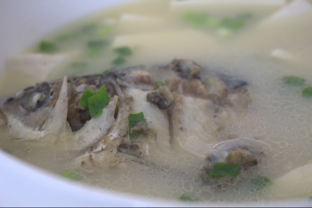 奶白鲫鱼豆腐汤