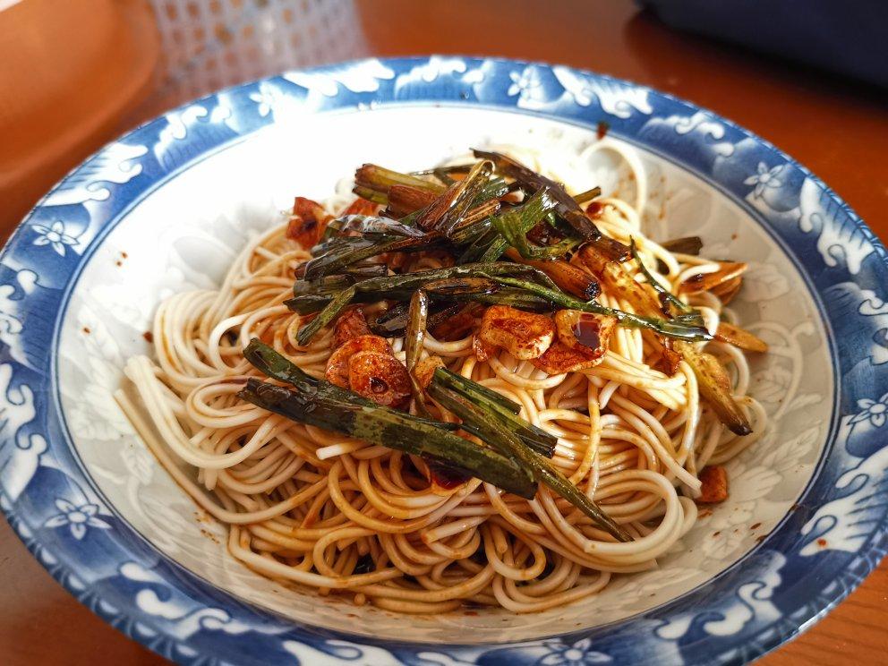 教你做香到舔盘子的灵魂葱油拌面🍜