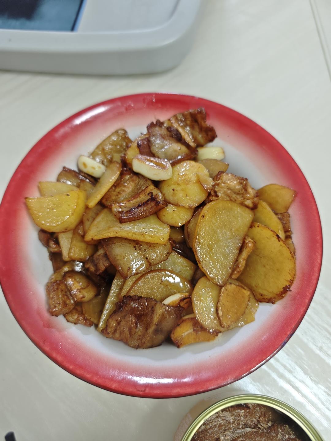 五花肉干煎土豆