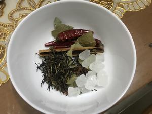 茶叶鹌鹑蛋的做法 步骤2