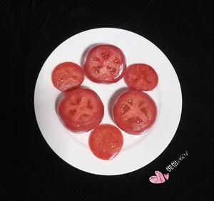 蒸番茄盅荷包蛋的做法 步骤2