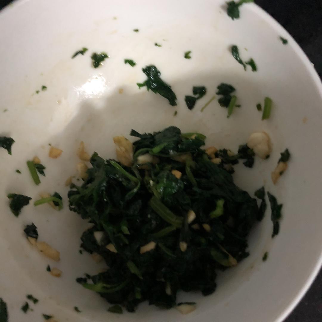 凉拌芹菜叶