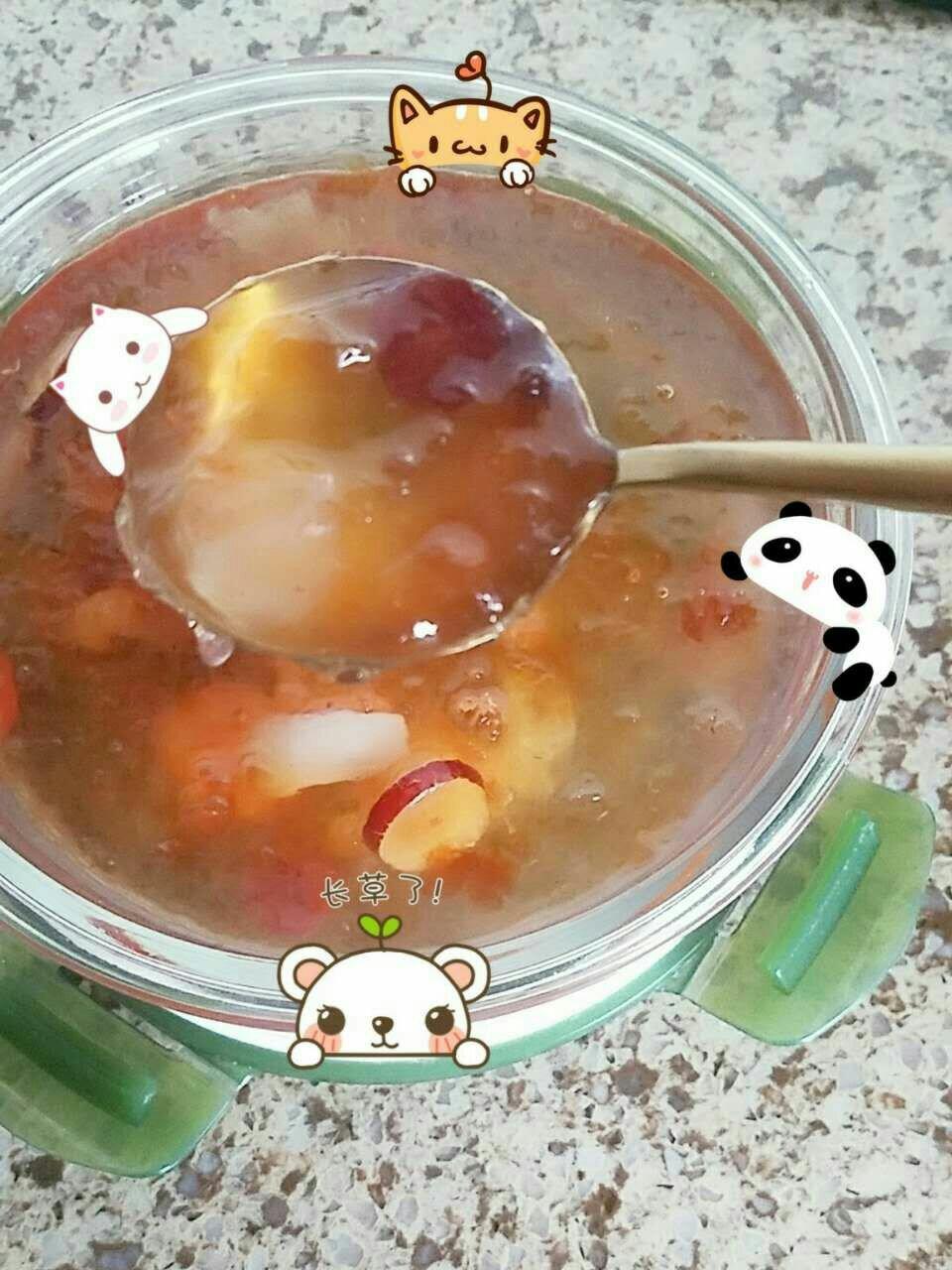 美容润肤 益气补血《桃胶皂角米百合银耳红枣羹》