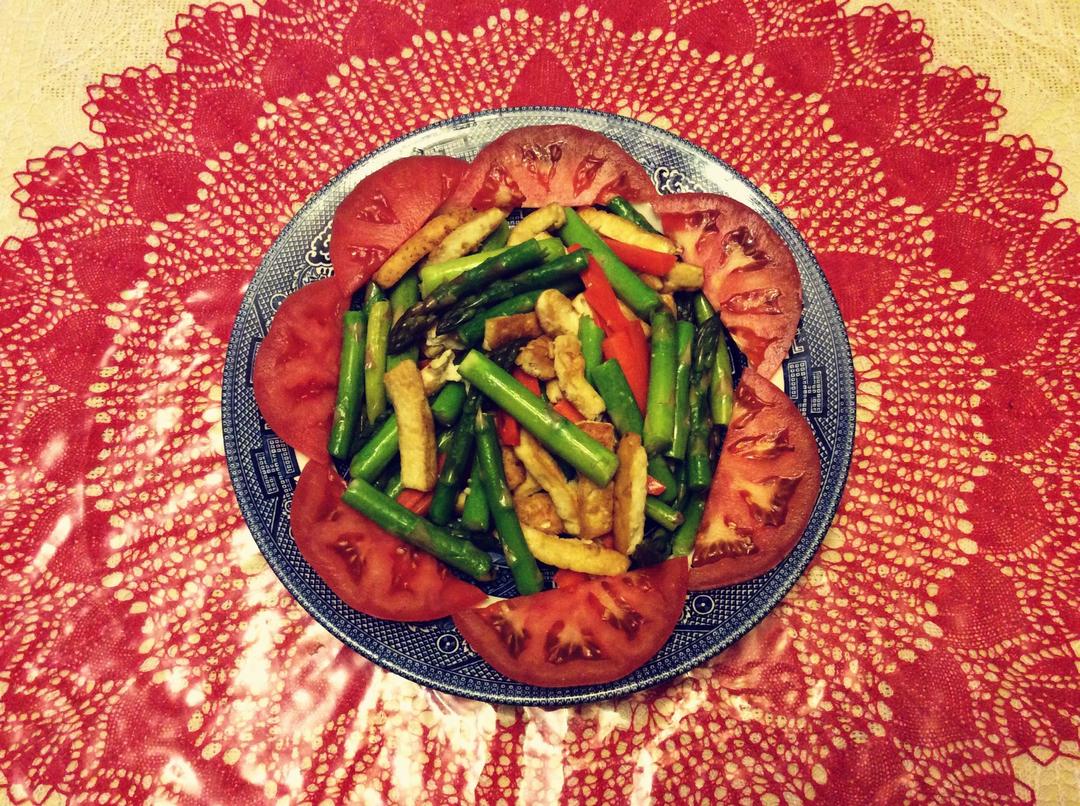 家常菜巜芦笋炒豆腐》的做法