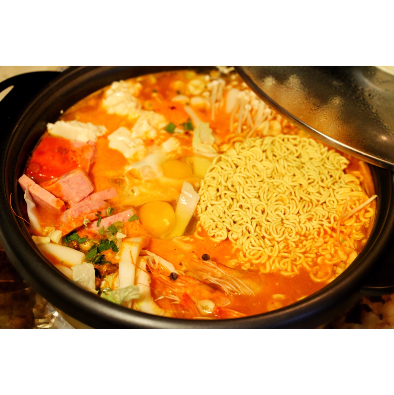 韩式部队锅 Korean Hot Pot (Budae-jjigae)