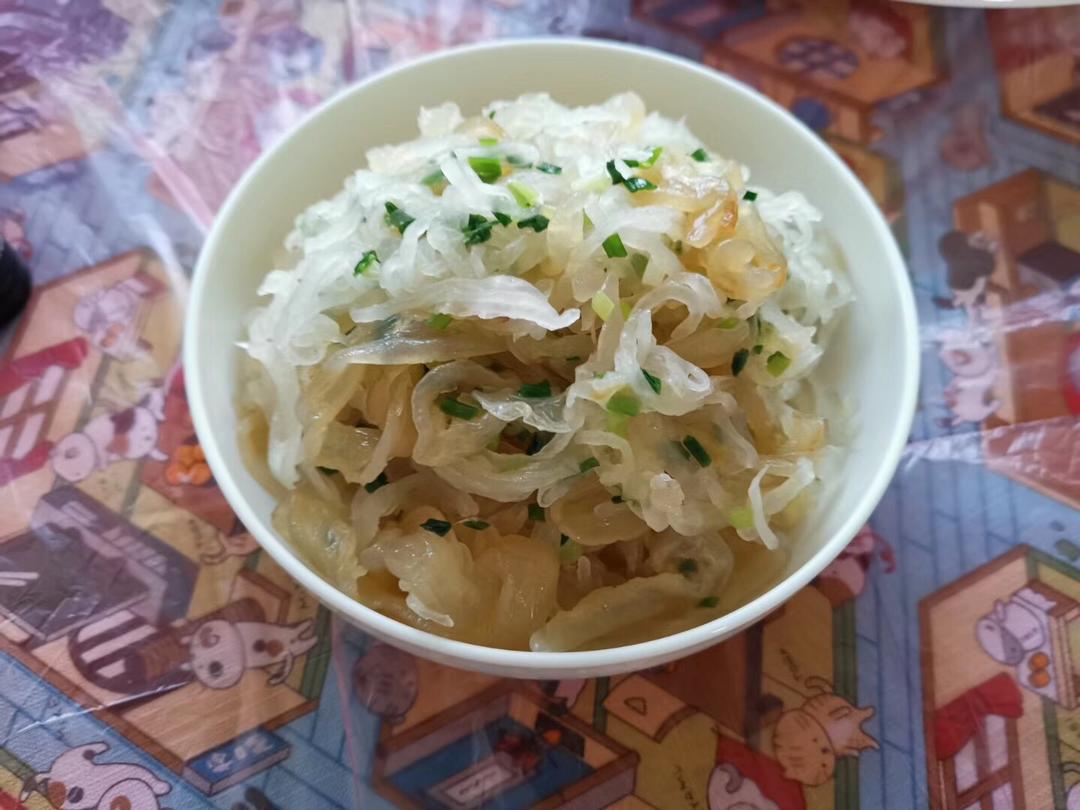 萝卜丝拌海蜇丝