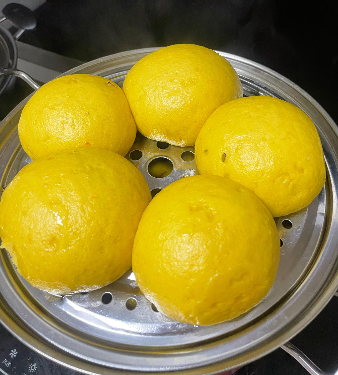 新手也可以--详解如何做出人见人爱、金黄的南瓜馒头