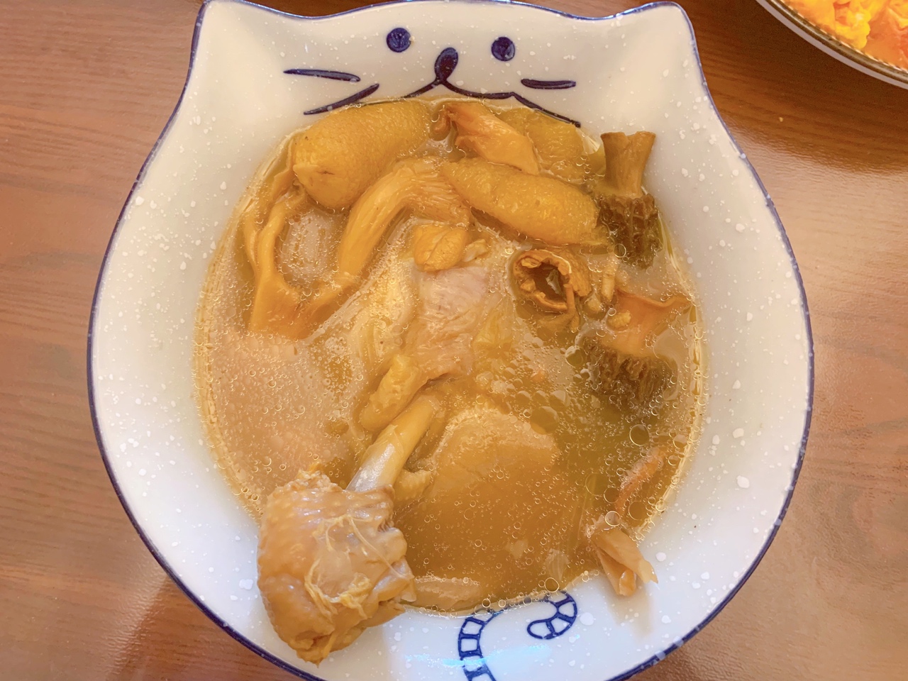 野山菌鸡汤
