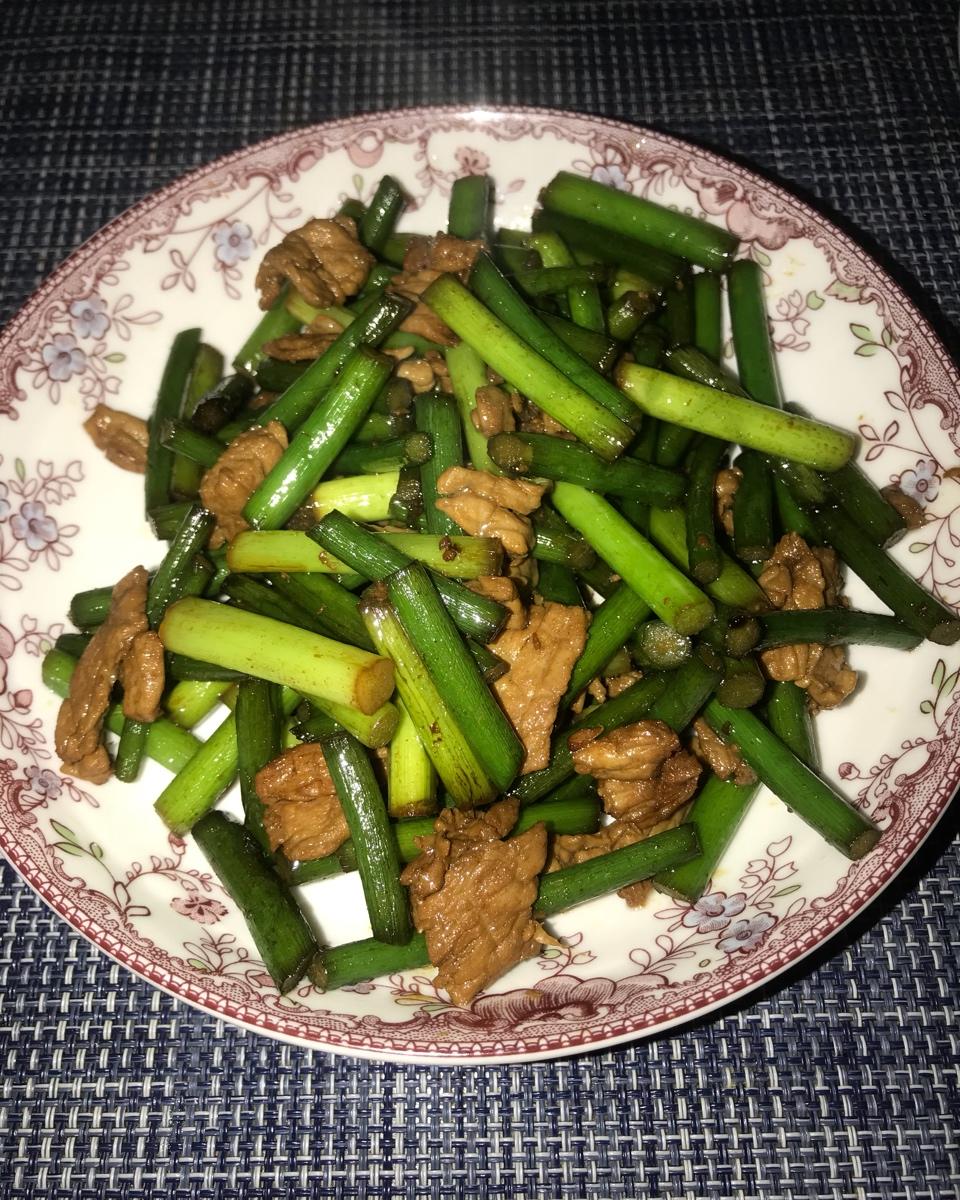 家常快手蒜薹炒肉