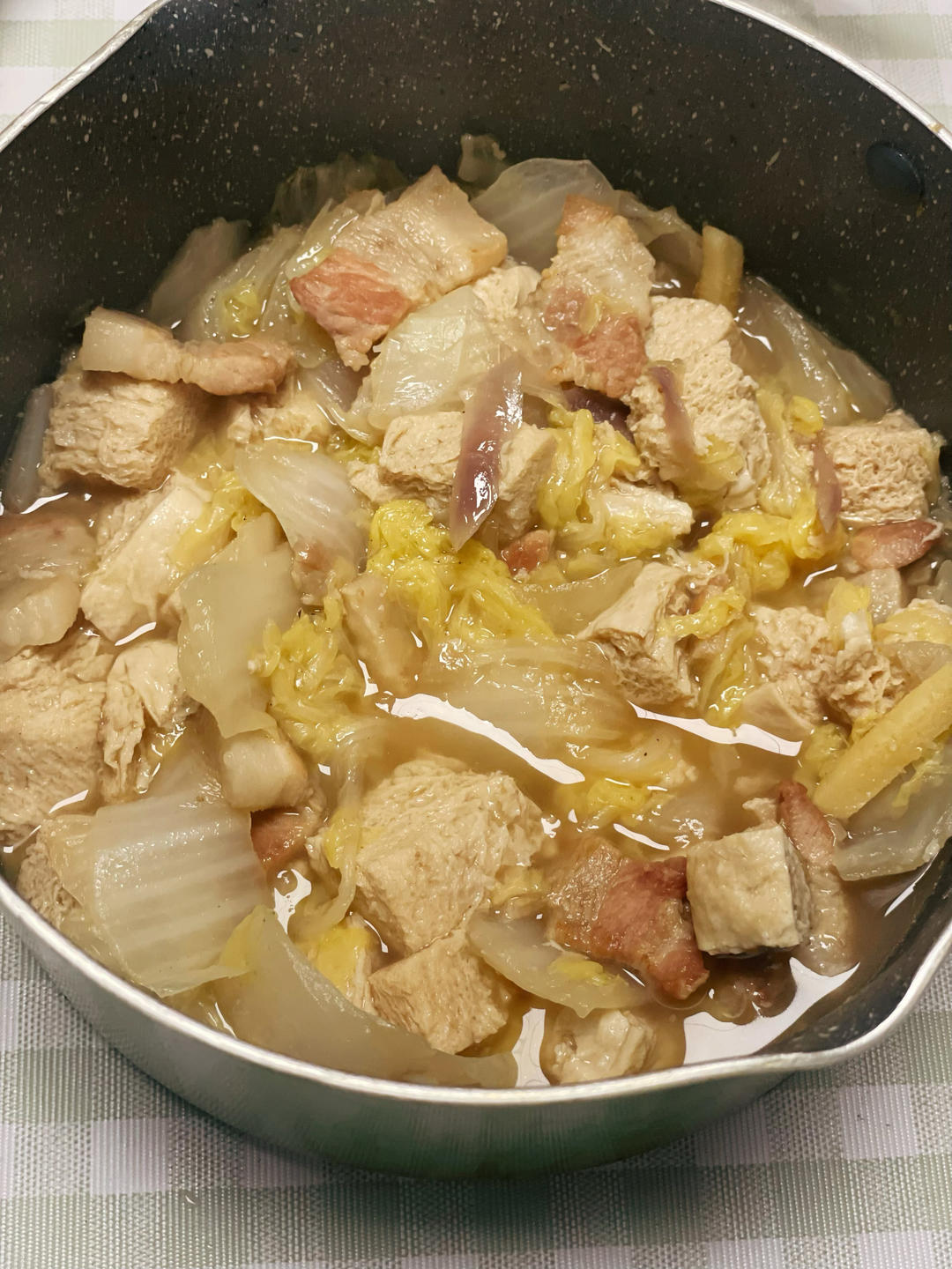 冻豆腐白菜炖五花肉