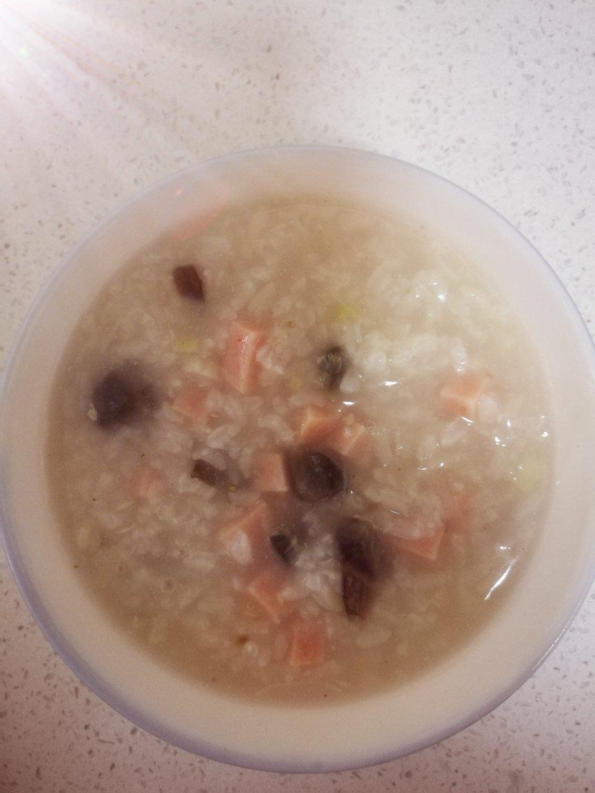 皮蛋火腿粥