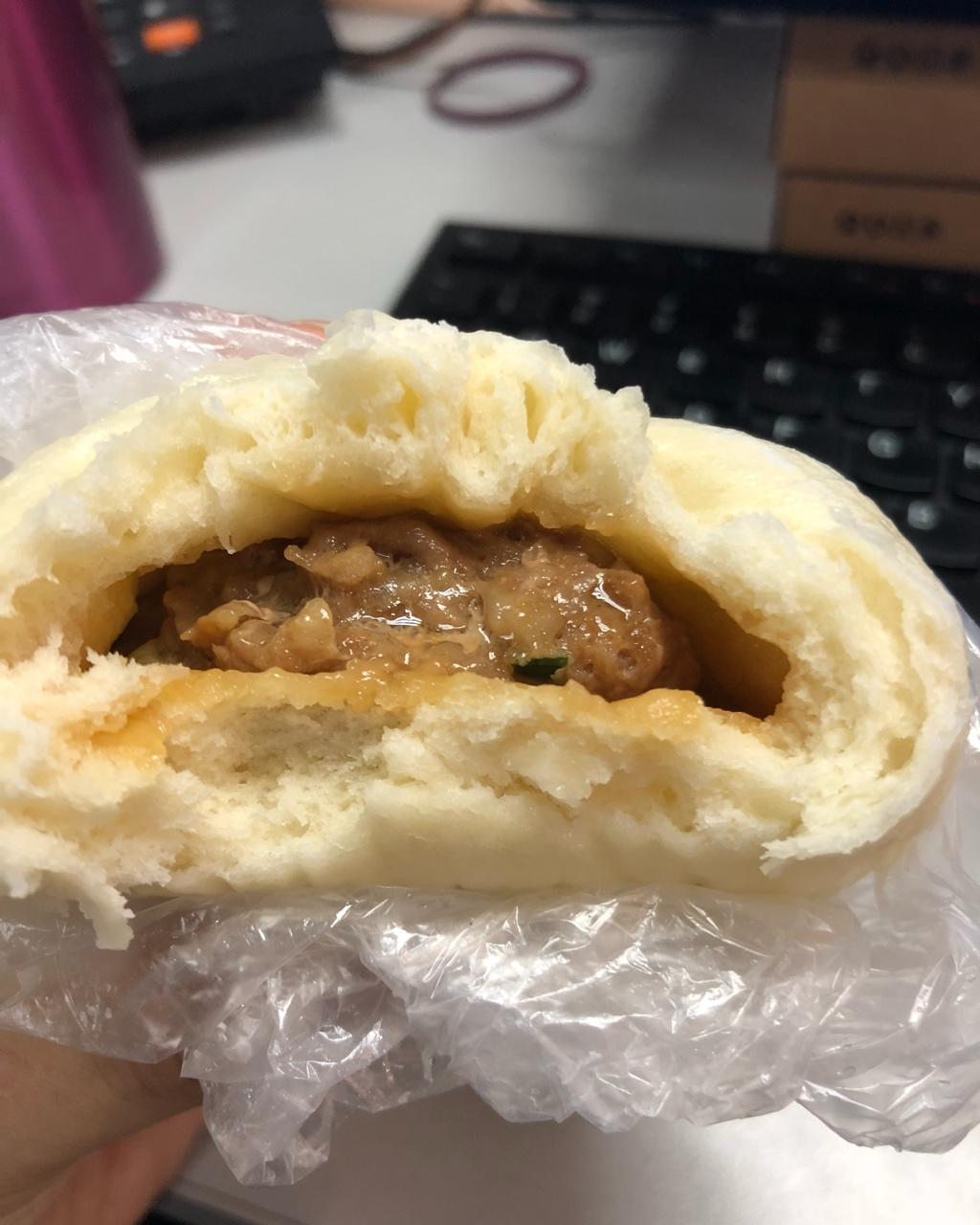 松软多汁的肉包子