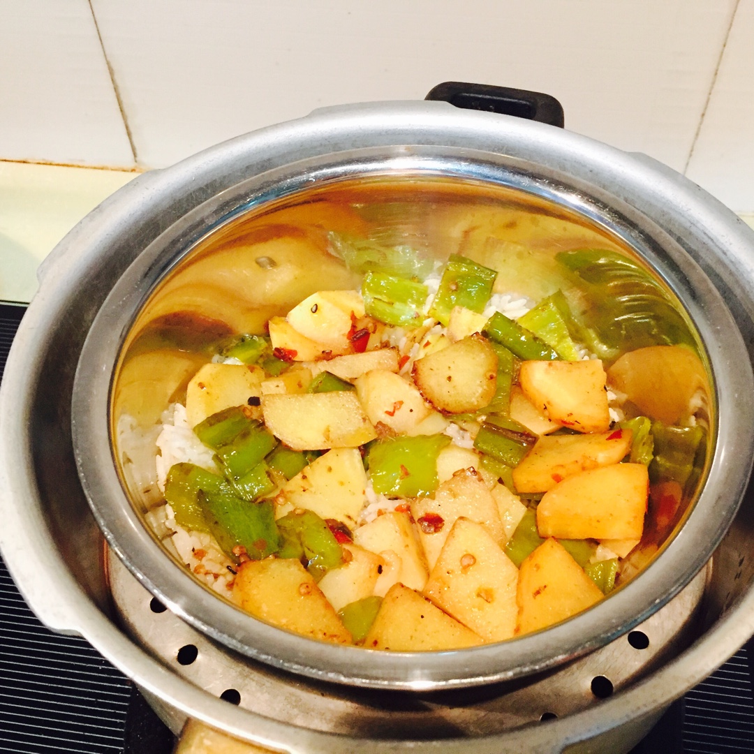 土豆焖饭（电饭锅版）