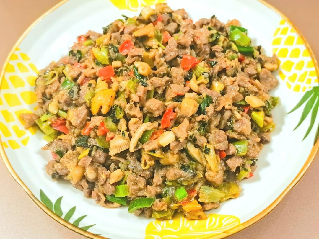 牛肉粒炒鳝鱼的做法