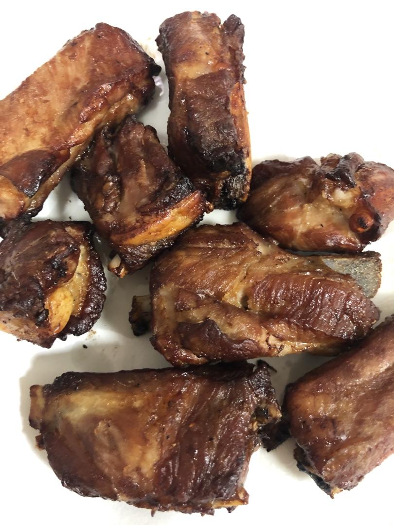 外焦里嫩！好吃到舔手指的蒜香烤排骨