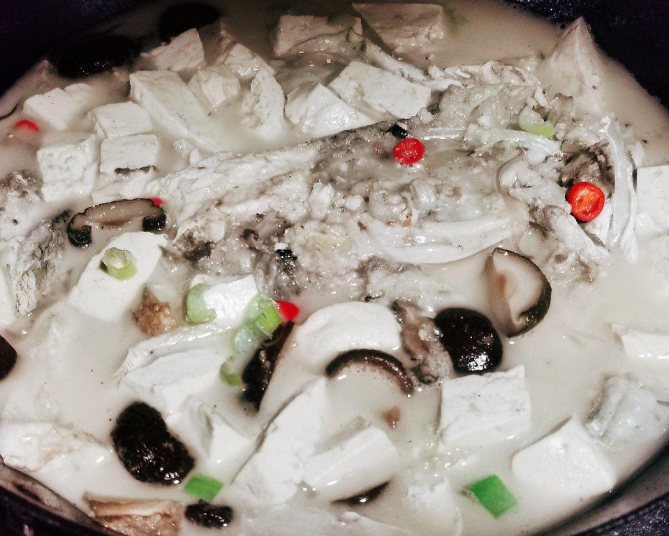 鲢鱼头炖豆腐汤