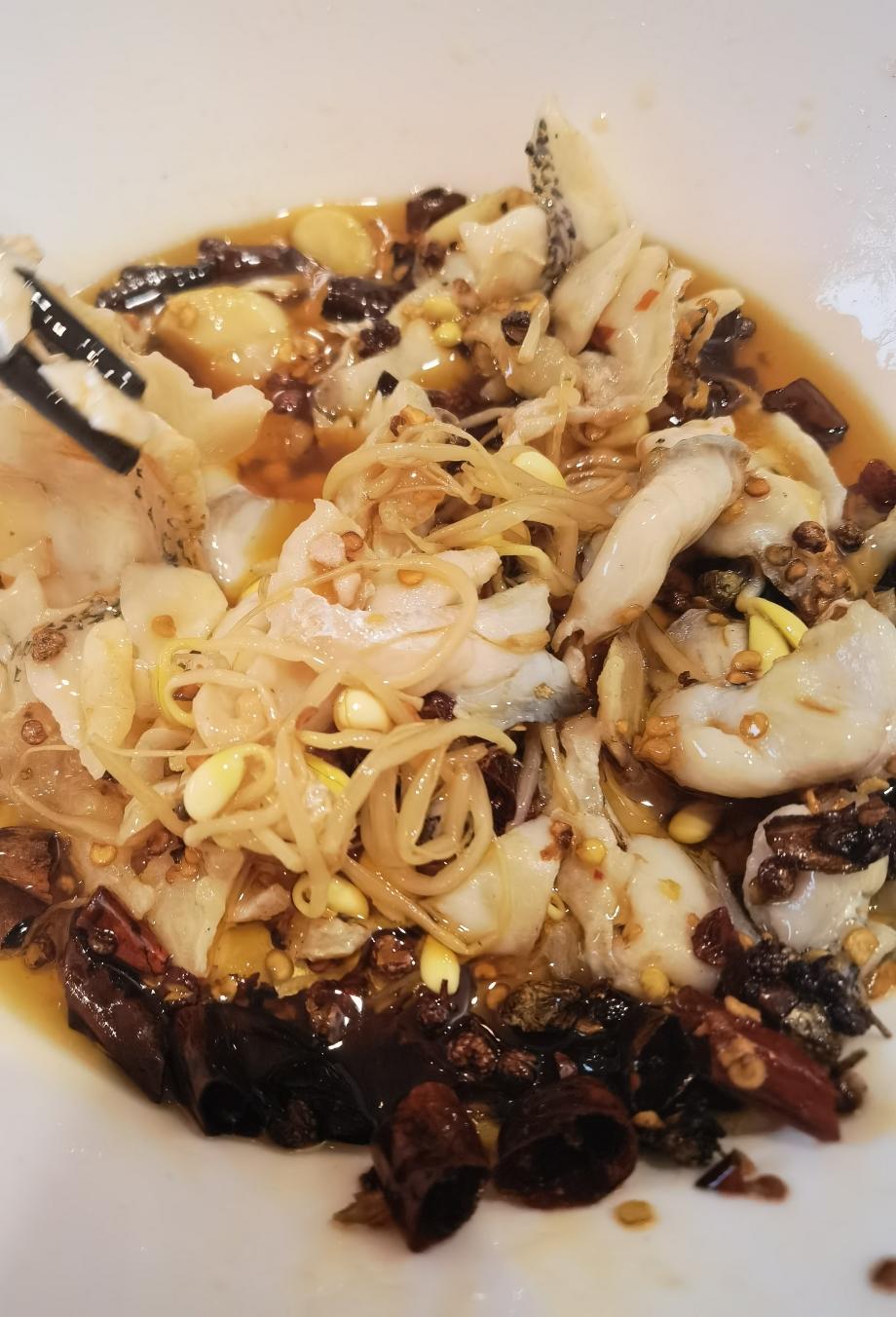 荷包蛋奶白色丝瓜汤