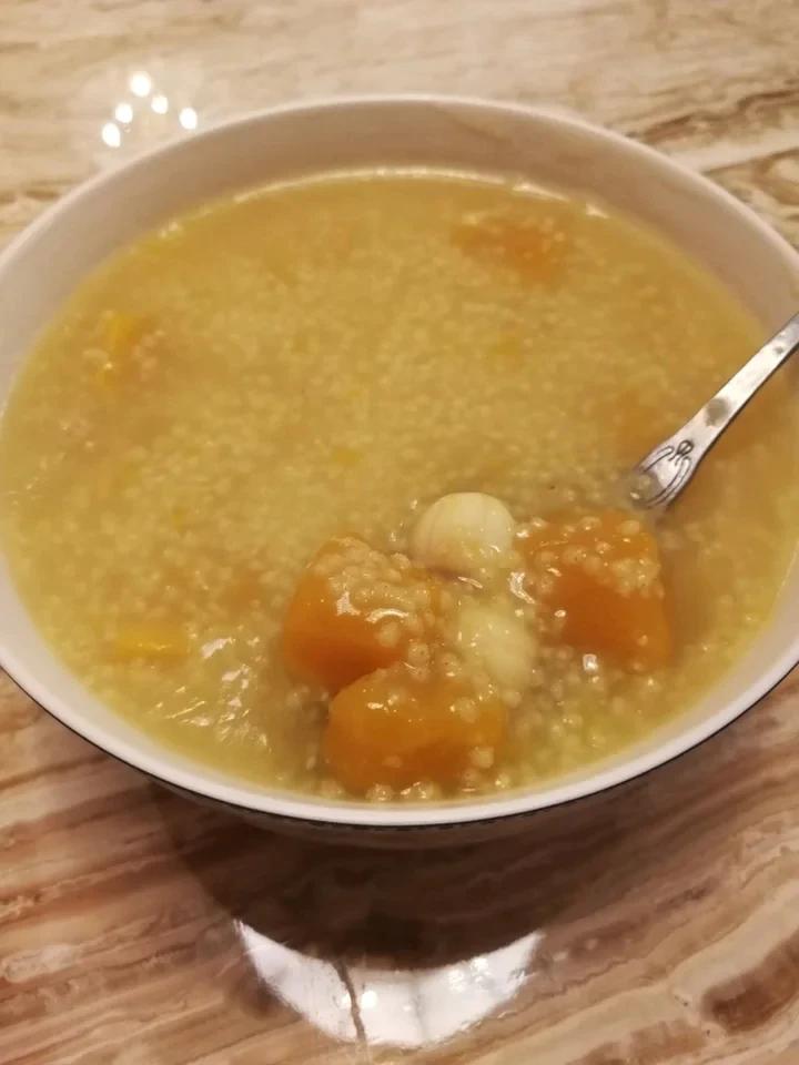 南瓜莲子小米粥