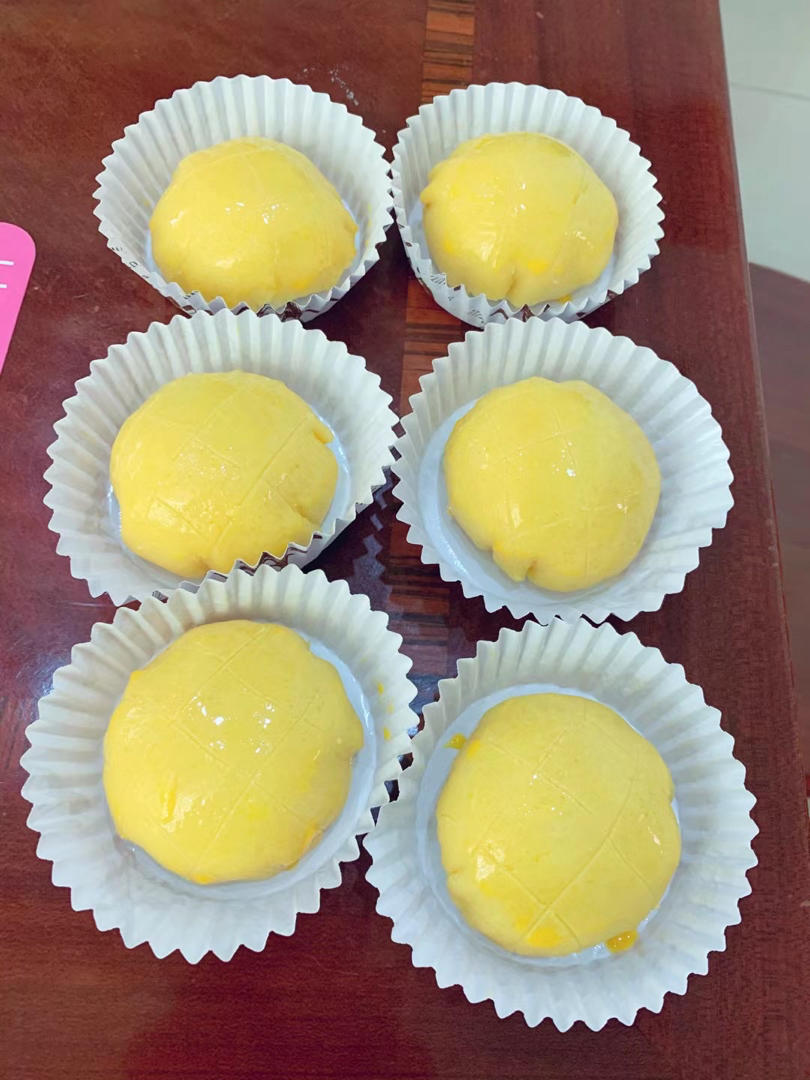 好吃到炸裂的港式菠萝包（附带制作酥皮的小视频）
