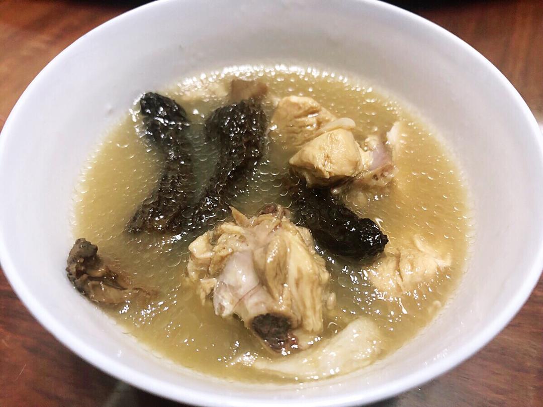 羊肚菌煲鸡汤
