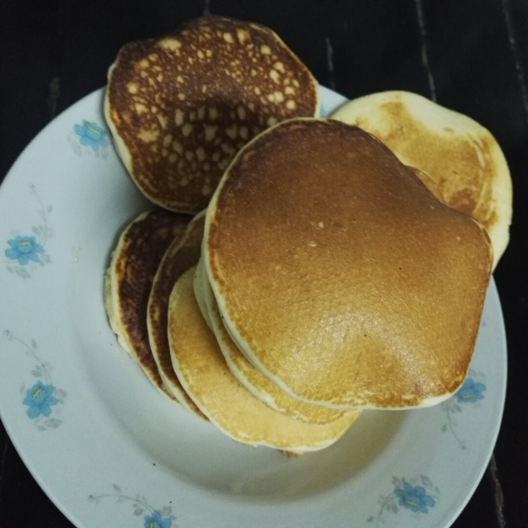 【酸奶松饼yogurt pancake】，搭上黑莓果酱和枫糖的美味。