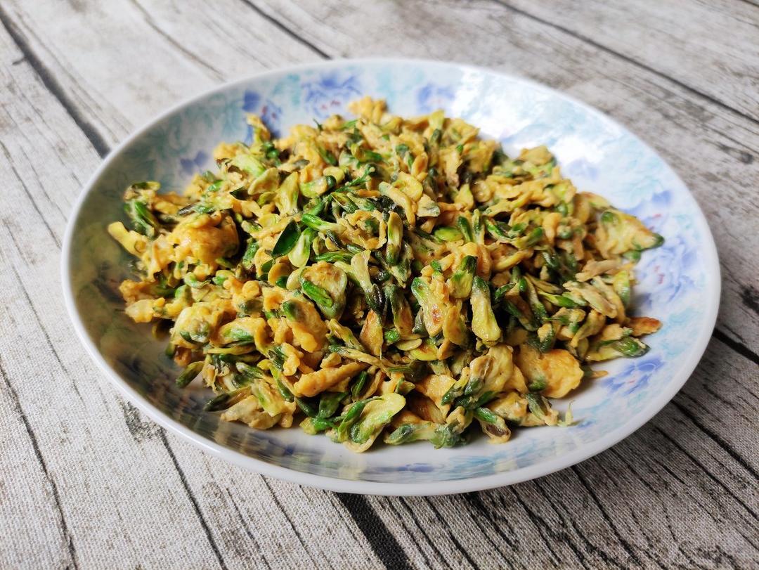 槐花炒鸡蛋