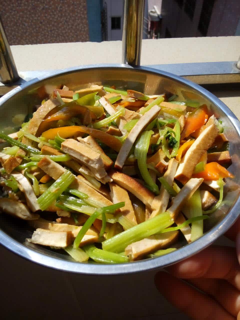 素菜：芹菜炒豆腐干