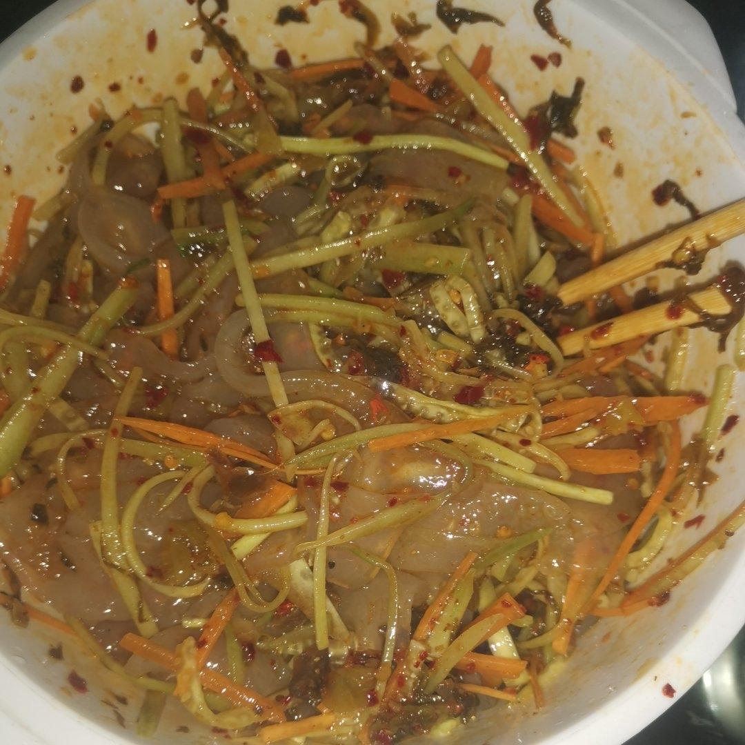 凉拌香辣麻酱拉皮👉解暑开胃，超有食欲