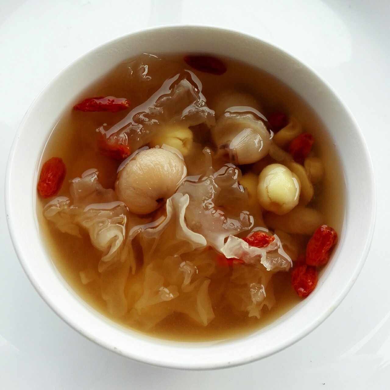 银耳莲子桂圆羹