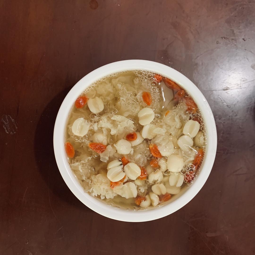 银耳百合莲子羹