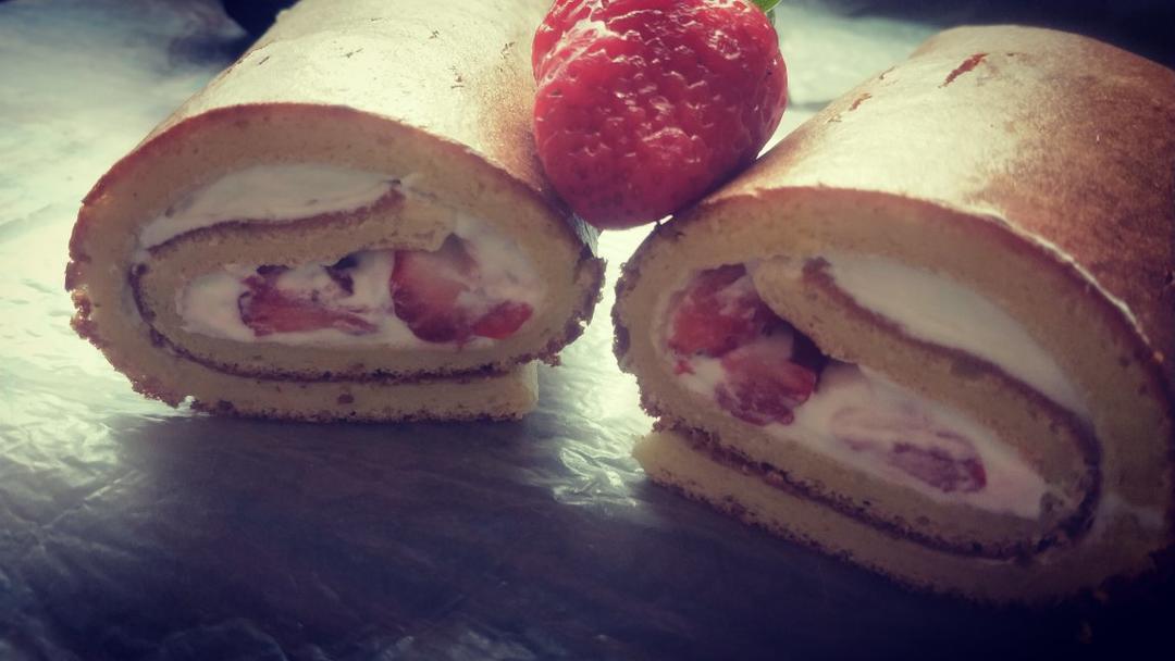 烫面草莓蛋糕卷