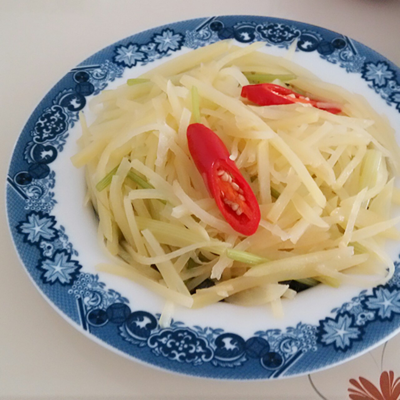土豆炒芹菜