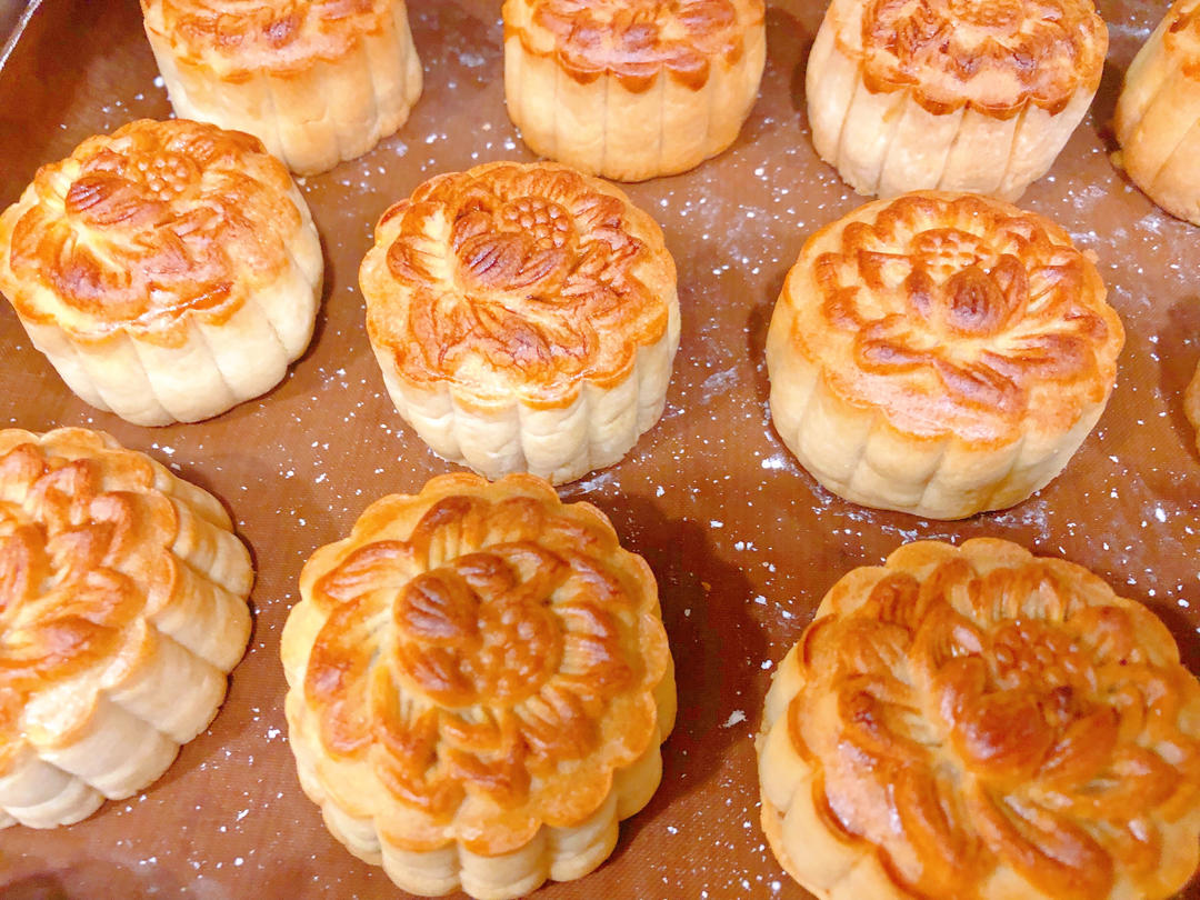 广式月饼—蛋黄莲蓉月饼