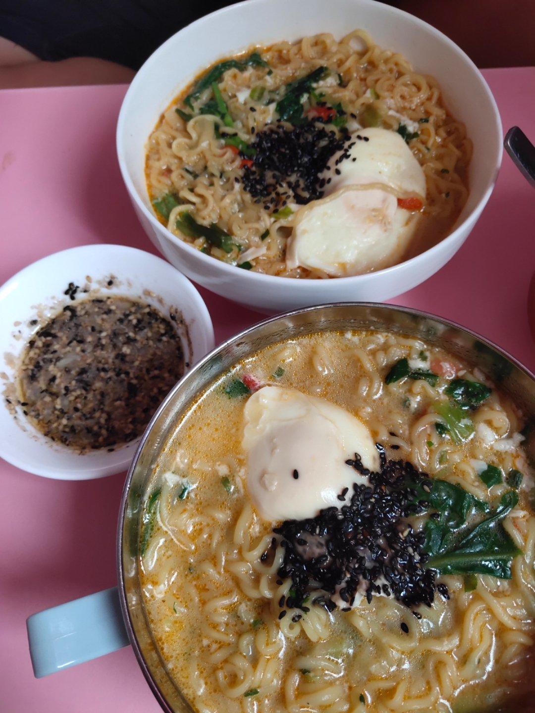 满足食欲的深夜秘密 森系浓香泡面