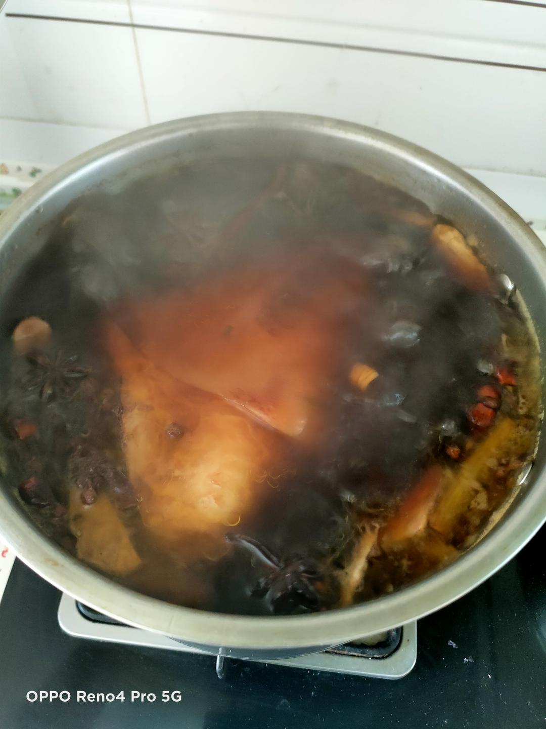 秘制酱肘子