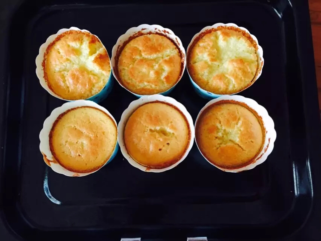 原味戚风纸杯蛋糕（烤箱做纸杯蛋糕）