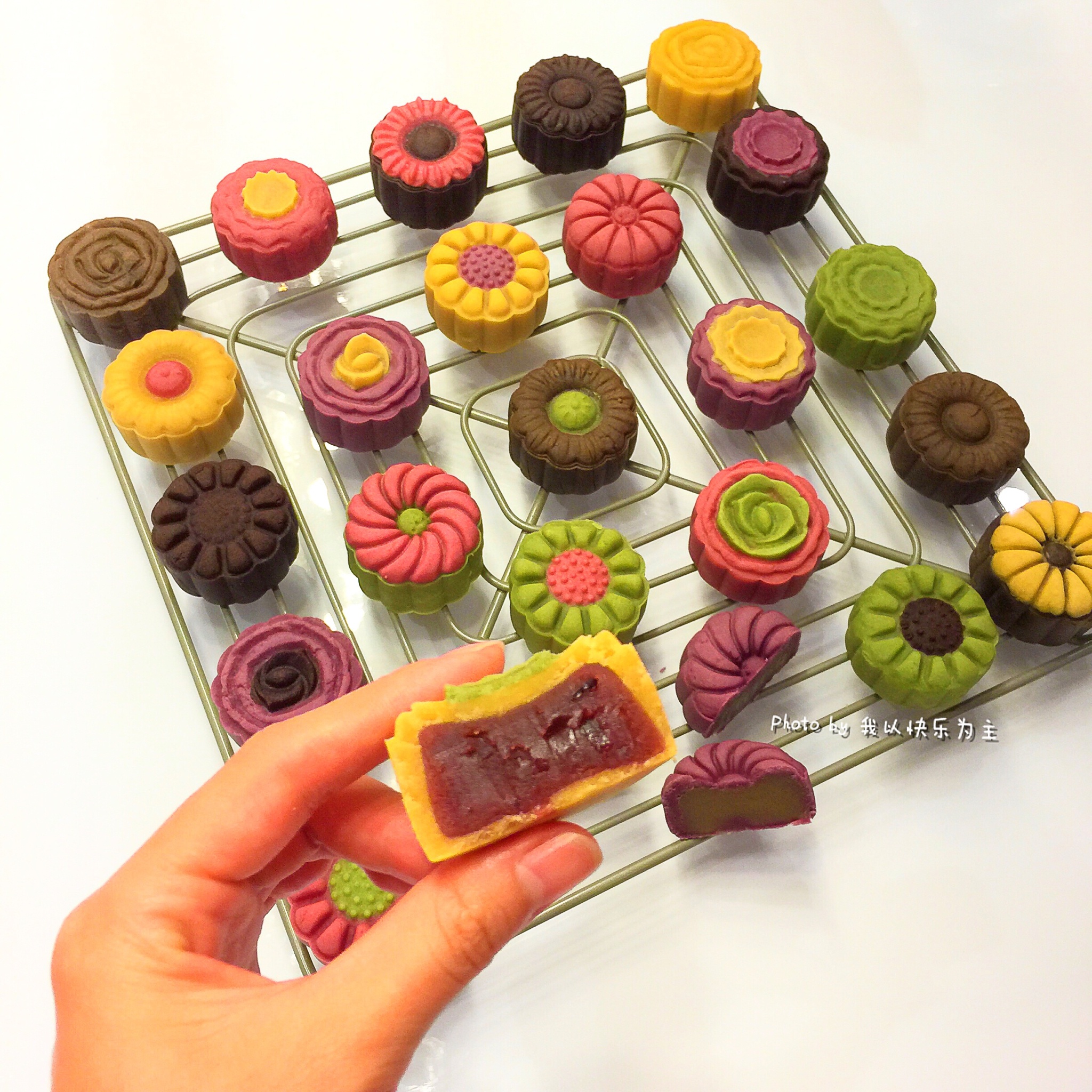 彩色桃山皮月饼