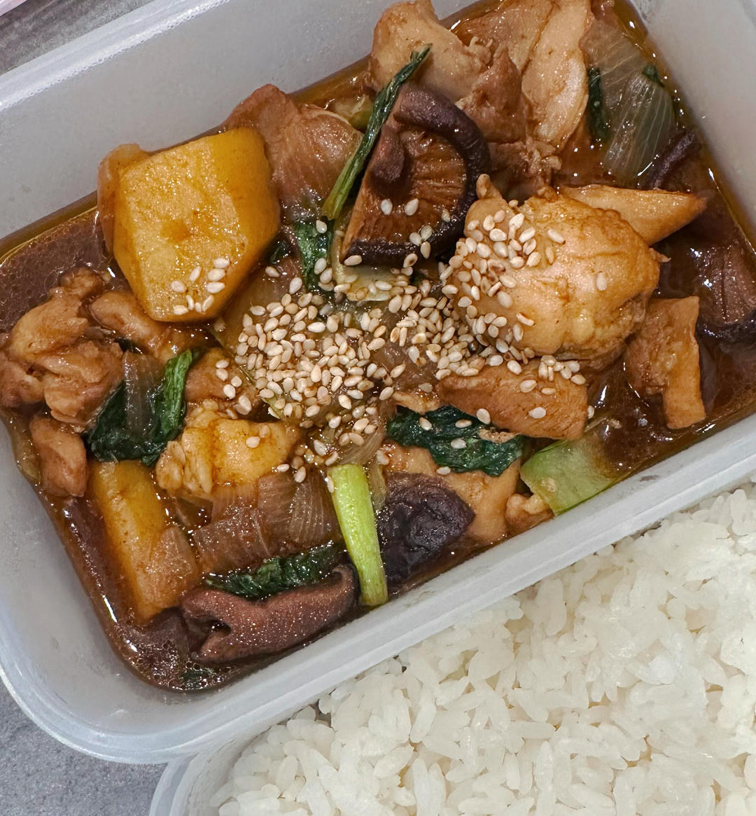 一人暮らしって何か食べよう