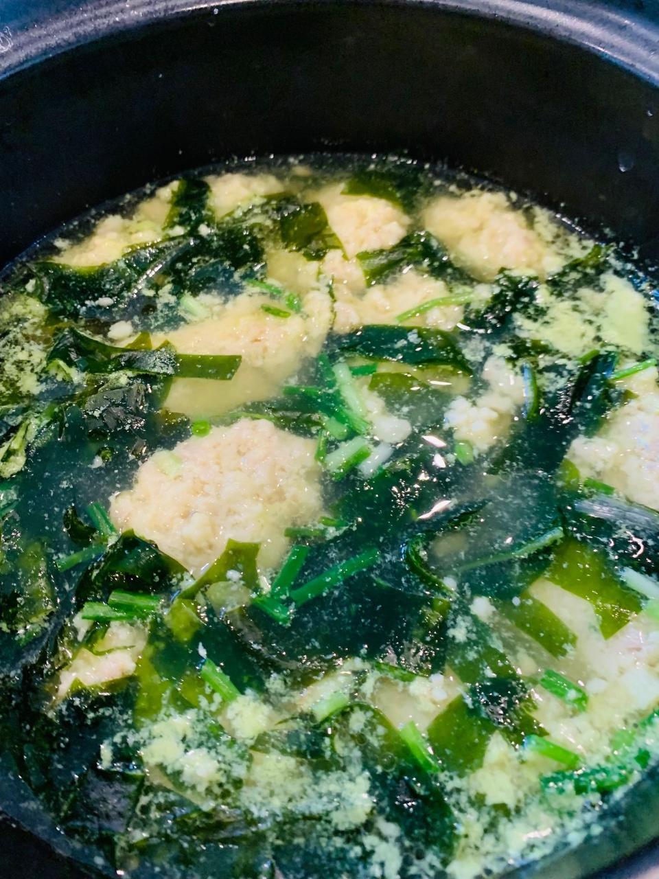 超嫩的肉丸裙带菜汤