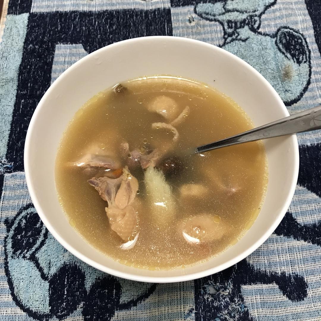 花胶花菇响螺煲鸡汤