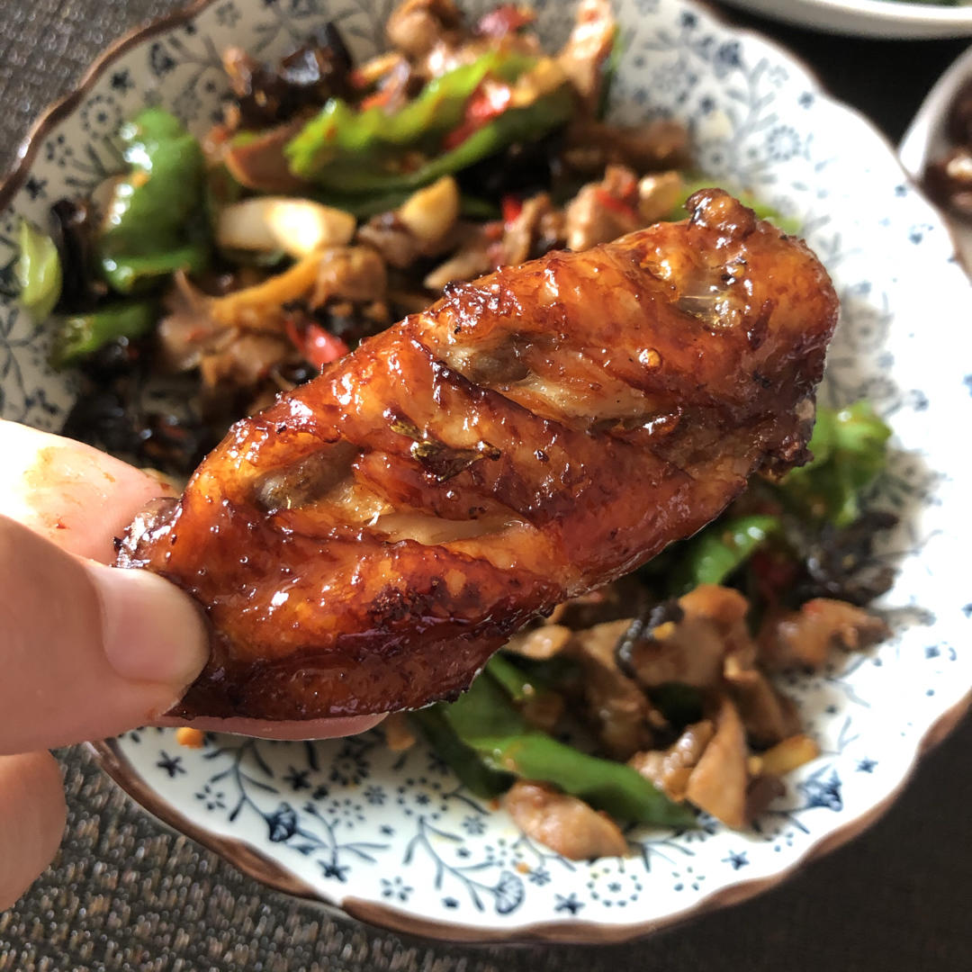 清爽不油腻～好吃到舔手指的蒜香柠檬烤鸡翅