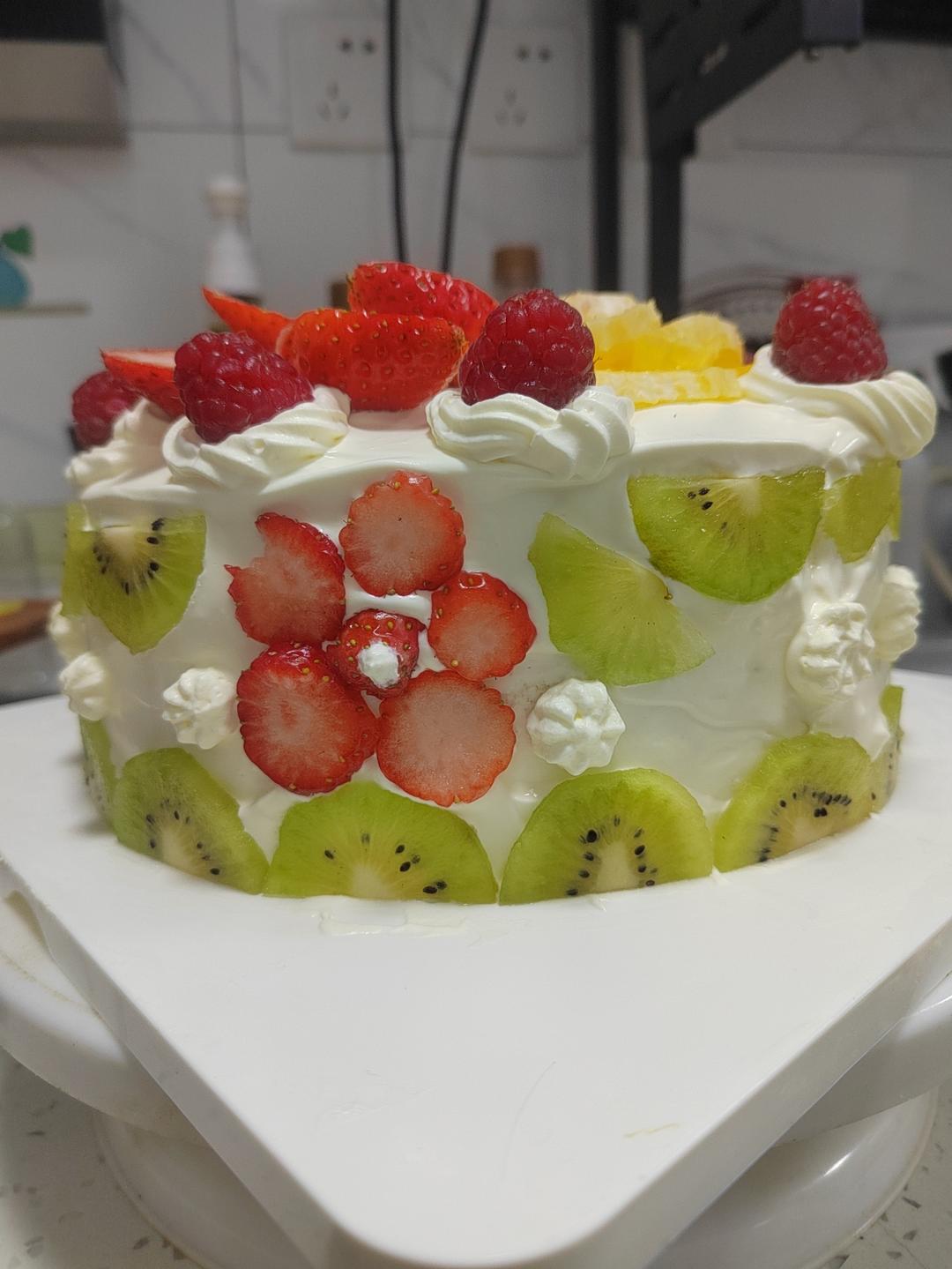 新手必成8寸生日蛋糕（详细多图干货经验分享，解决戚风蛋糕塌陷，奶油饰面涂不好，烤箱温度不好掌握等各种问题）