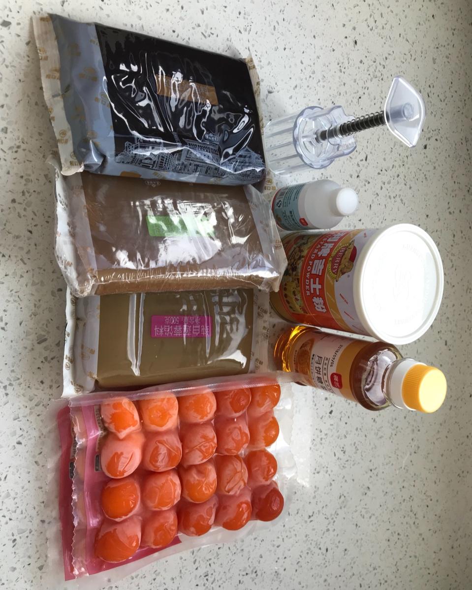 广式月饼——蛋黄莲蓉月饼