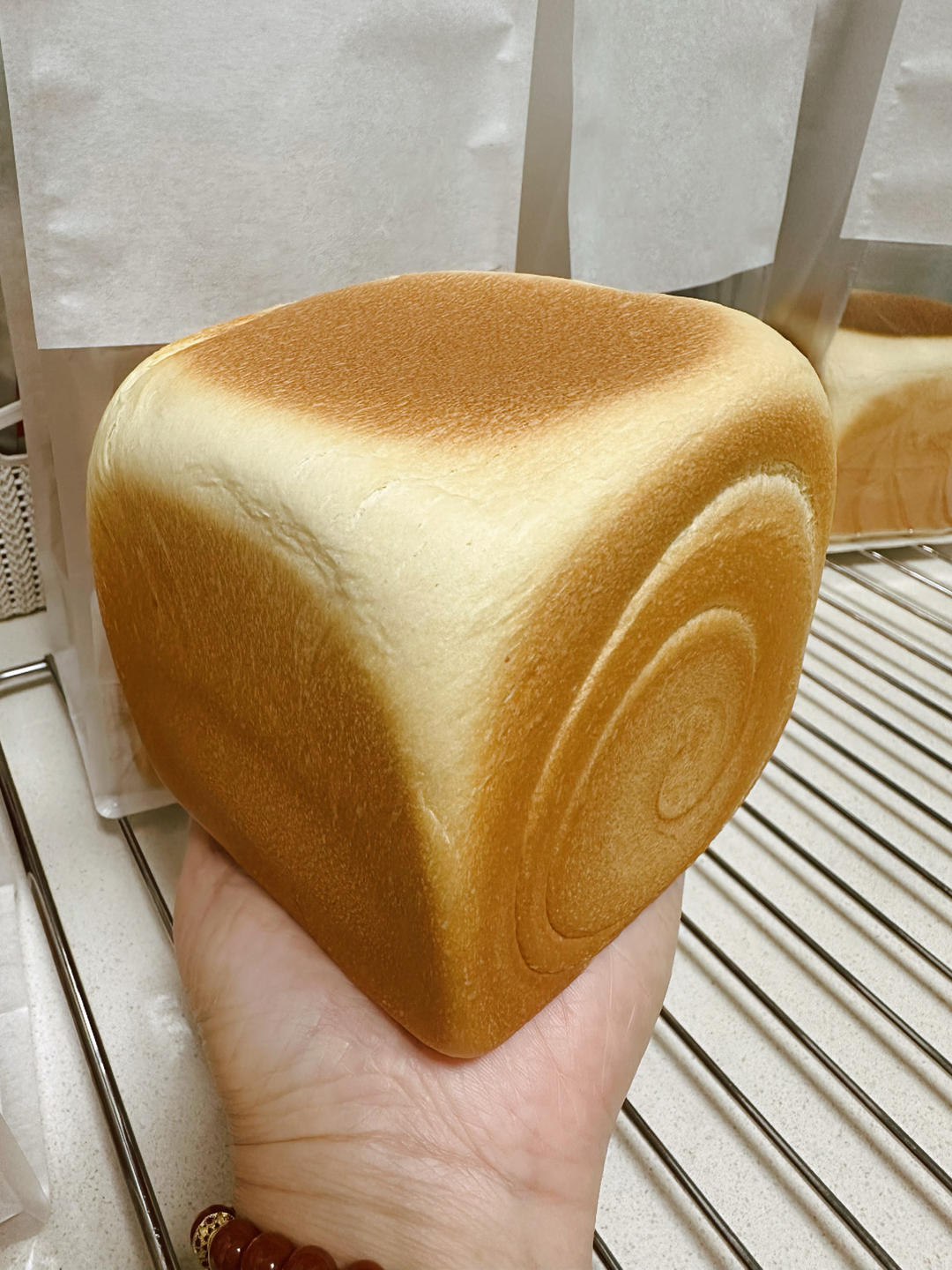 升级版奶香手撕吐司